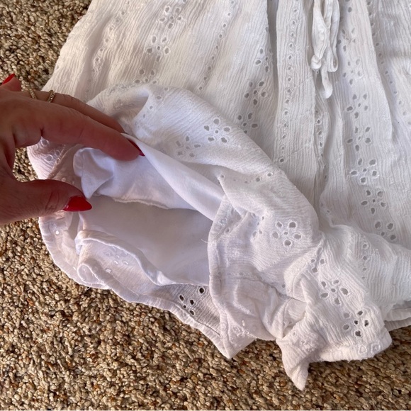 Hollister White Eyelet Girls Romper. Size XS - Picture 5 of 8